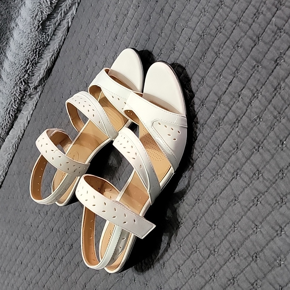 7.5WW comfortview dress sandals white